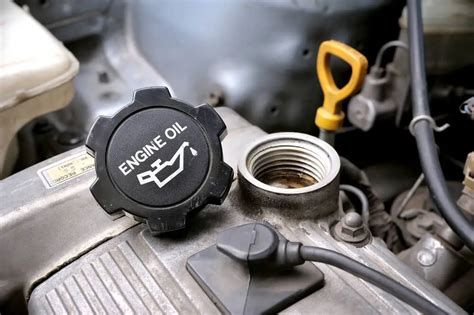 loose oil cap symptoms|Causes and signs of oil leaks